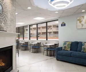 Photo 3 - Days Inn by Wyndham Weldon/Roanoke Rapids