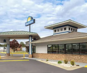 Photo 2 - Days Inn by Wyndham Weldon/Roanoke Rapids