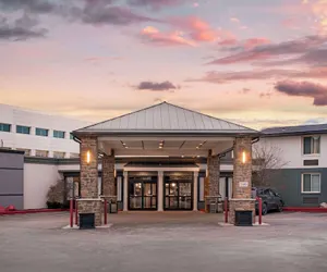 Photo 2 - Best Western Green Bay Inn Conference Center