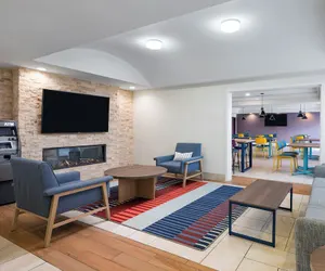 Photo 2 - Garner Hotel August West by IHG