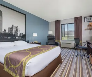 Photo 2 - Super 8 by Wyndham Bakersfield South CA