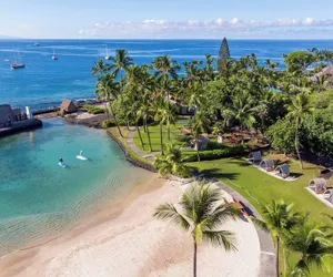 Photo 2 - Courtyard by Marriott King Kamehameha's Kona Beach Hotel