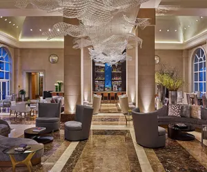 Photo 3 - Hotel Crescent Court