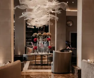 Photo 4 - Hotel Crescent Court