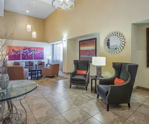 Photo 4 - La Quinta Inn & Suites by Wyndham Tucson - Reid Park