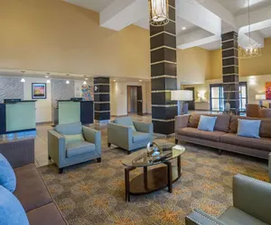 Photo 3 - La Quinta Inn & Suites by Wyndham Tucson - Reid Park