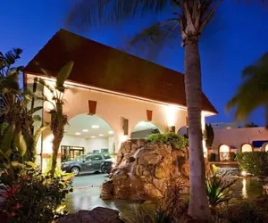 Photo 2 - Maingate Lakeside Resort