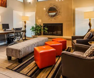 Photo 4 - SureStay by Best Western Kansas City Country Inn North