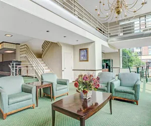 Photo 3 - Days Inn by Wyndham Arlington/Washington DC
