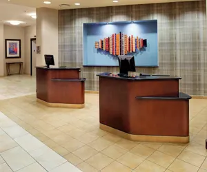 Photo 3 - Courtyard by Marriott Hamilton