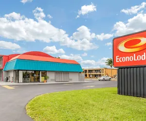 Photo 2 - Econo Lodge North