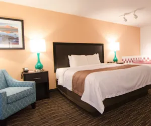 Photo 2 - Cottage Grove Inn
