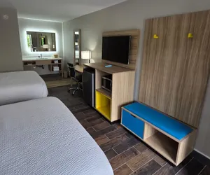 Photo 2 - Travelodge by Wyndham Gainesville