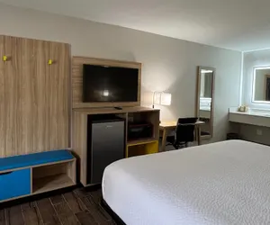 Photo 4 - Travelodge by Wyndham Gainesville