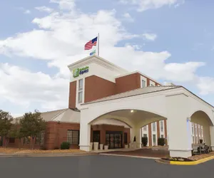 Photo 2 - Holiday Inn Express Fredericksburg Southpoint, an IHG Hotel