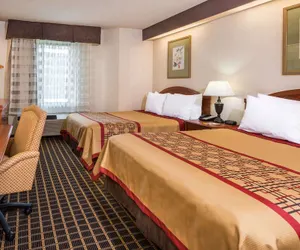 Photo 4 - Days Inn by Wyndham Yadkinville