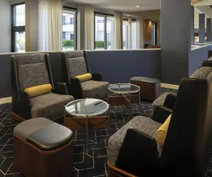 Photo 2 - Courtyard by Marriott Fresno