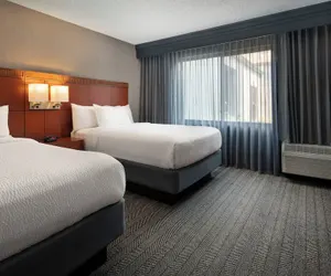 Photo 4 - Courtyard by Marriott Fresno