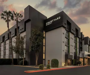Photo 2 - Courtyard San Jose Airport