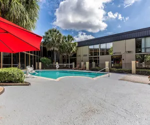 Photo 2 - Red Roof Inn PLUS+ & Suites Houston - IAH Airport SW