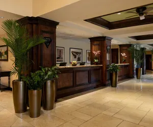 Photo 2 - Jupiter Beach Resort & Spa