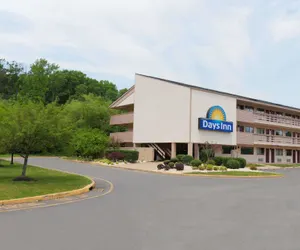 Photo 2 - Days Inn by Wyndham Monmouth Junction/S Brunswick/Princeton