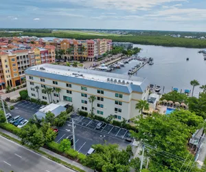 Photo 2 - Bayfront Inn Fifth Avenue