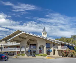 Photo 2 - Best Western Sunday House Inn