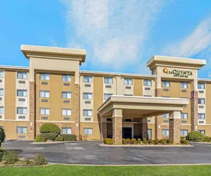 Photo 2 - La Quinta Inn & Suites by Wyndham Midwest City - Tinker AFB