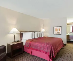 Photo 4 - Days Inn by Wyndham Auburn