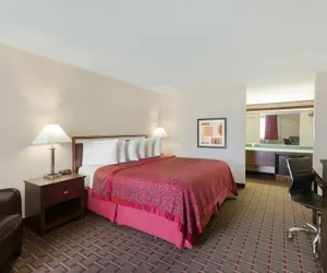 Photo 4 - Days Inn by Wyndham Auburn