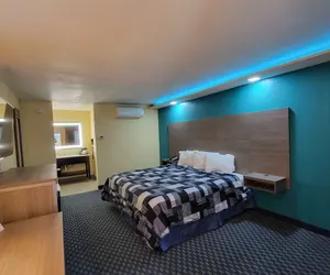 Photo 5 - SureStay Plus Hotel by Best Western Odessa