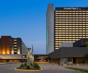 Photo 2 - Doubletree by Hilton Bloomington - Minneapolis South