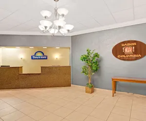 Photo 3 - Days Inn by Wyndham Orlando Airport Florida Mall
