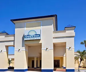 Photo 2 - Days Inn by Wyndham Orlando Airport Florida Mall