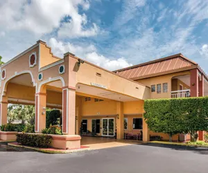 Photo 2 - Quality Inn Sarasota North Near Lido Key Beach