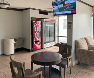 Photo 5 - Motel 6 Baton Rouge, LA - East - I-12