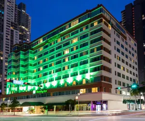 Photo 2 - Holiday Inn Port of Miami - Downtown, an IHG Hotel