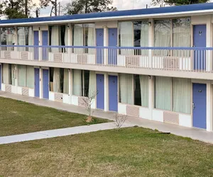 Photo 2 - Motel 6 Marianna, FL