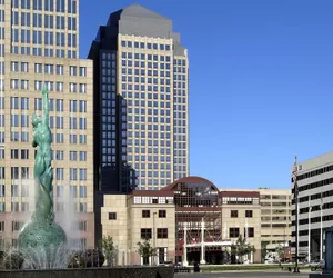 Photo 2 - Cleveland Marriott Downtown at Key Tower