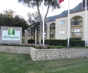 Photo 2 - Holiday Inn Irving Las Colinas, an IHG Hotel