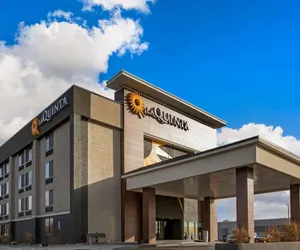 Photo 2 - La Quinta Inn & Suites by Wyndham Denver Aurora Medical