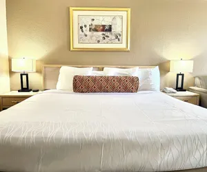 Photo 4 - Brentwood Inn & Garden