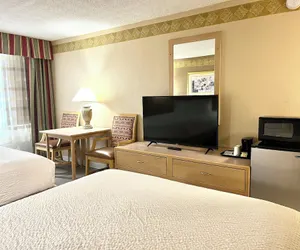 Photo 5 - Brentwood Inn & Garden