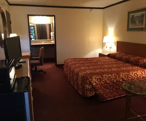 Photo 5 - Regency Inn & Suites