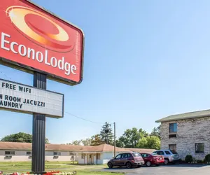 Photo 2 - Econo Lodge Elkhart