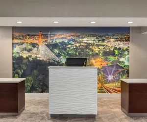 Photo 3 - La Quinta Inn & Suites by Wyndham Arlington North 6 Flags Dr