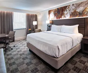Photo 5 - Crowne Plaza Executive Center Baton Rouge by IHG