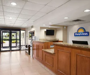 Photo 3 - Days Inn by Wyndham Jacksonville Airport