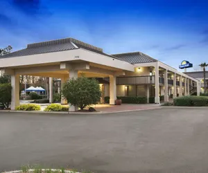 Photo 2 - Days Inn by Wyndham Jacksonville Airport